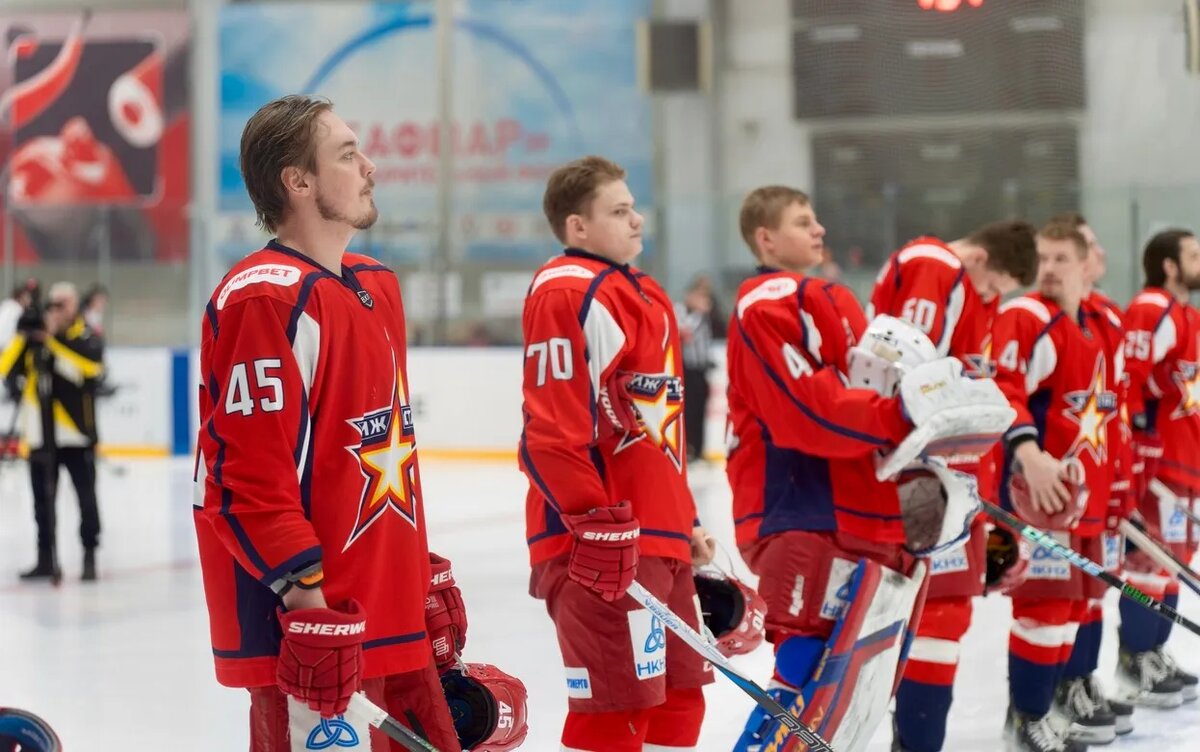    Хоккейная «Ижсталь» дома проиграла «Соколу»