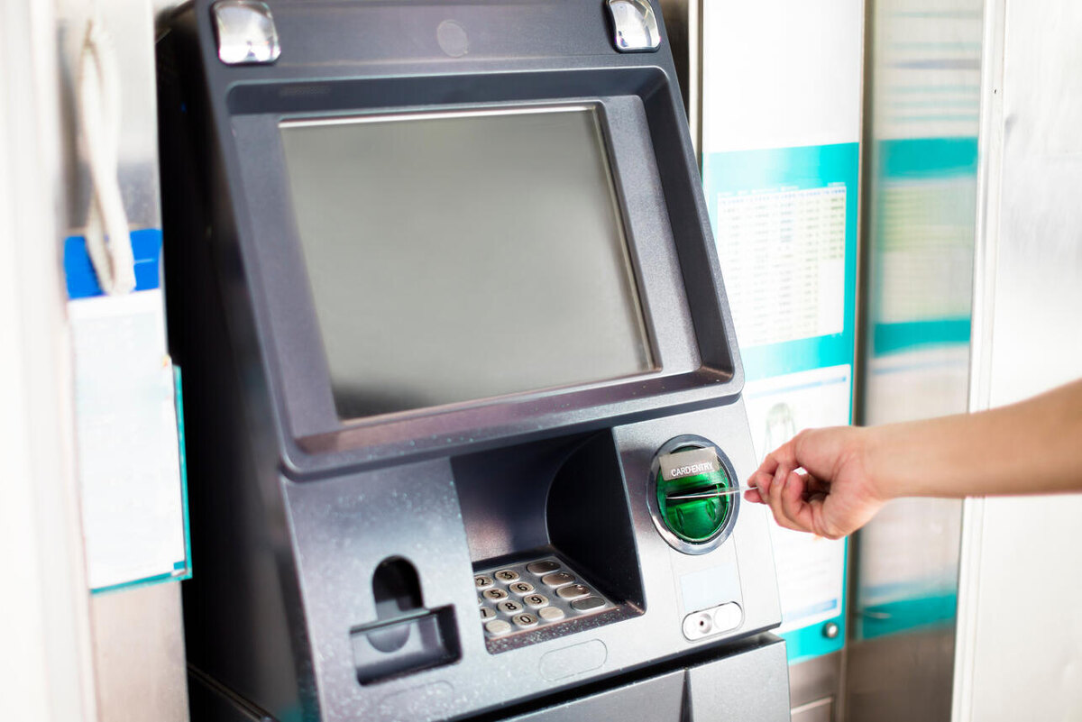    Банкомат 123RF/legion-media.ru