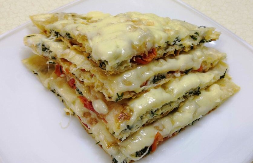 Проще не бывает: сытная яичница в лаваше на завтрак