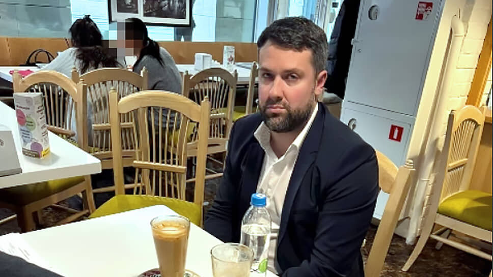 Господин Шарипов был задержан якобы с поличным, когда пришел попрощаться с собравшимся на фронт компаньоном.📷Фото: ГУ МВД России по г.Санкт-Петербургу и Ленинградской области