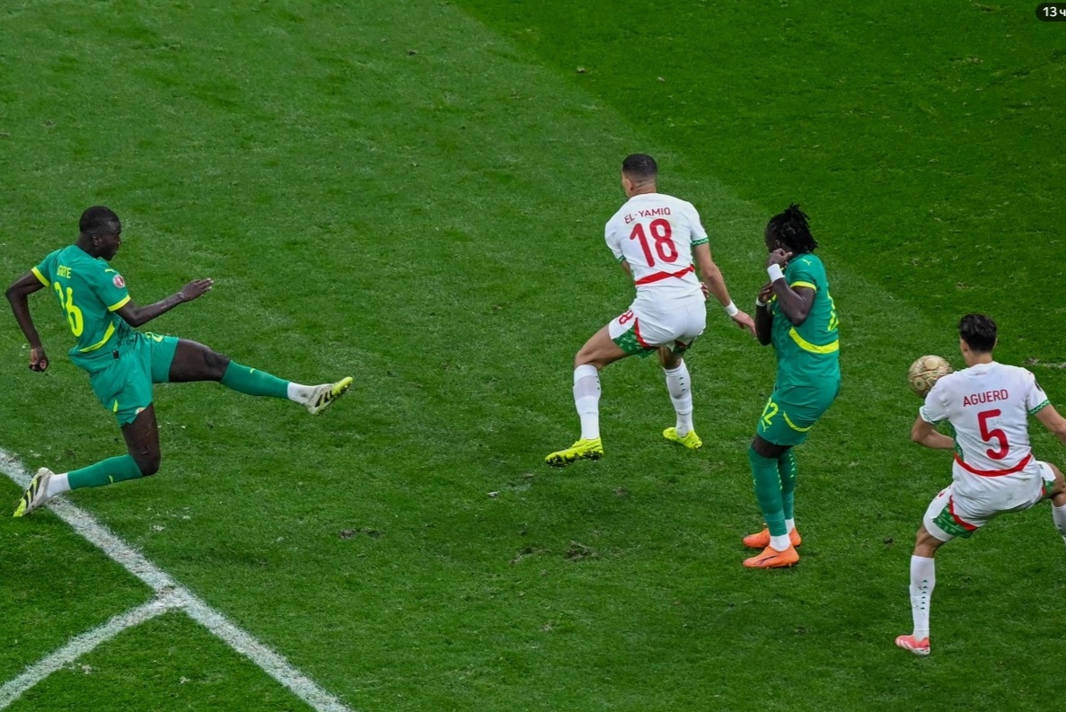 Решающий мяч КАН-25 в исполнении Папа Гейе 