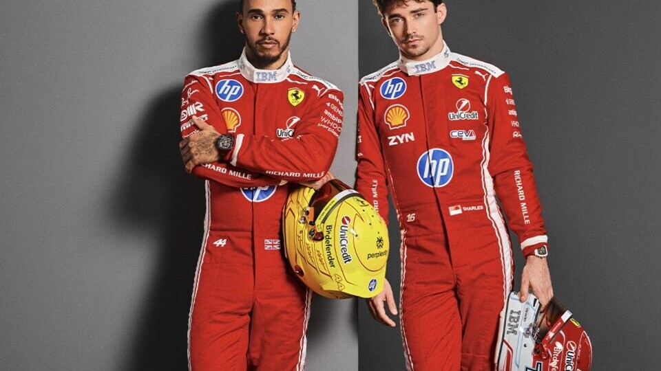 Команда Ferrari показала комбинезоны для сезона 2026 года