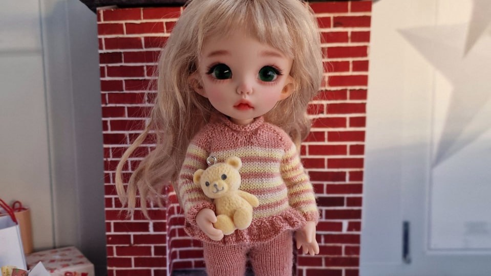 Пукифи в своём новом образе: костюмчик связан вручную (спицы № 1, пряжа Merino Lace