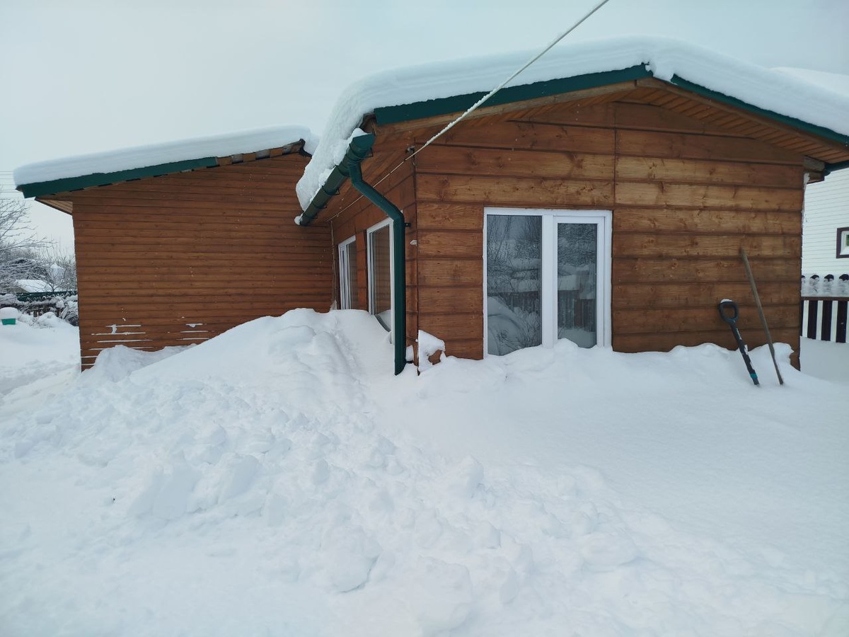 Домик частично заглублен в землю