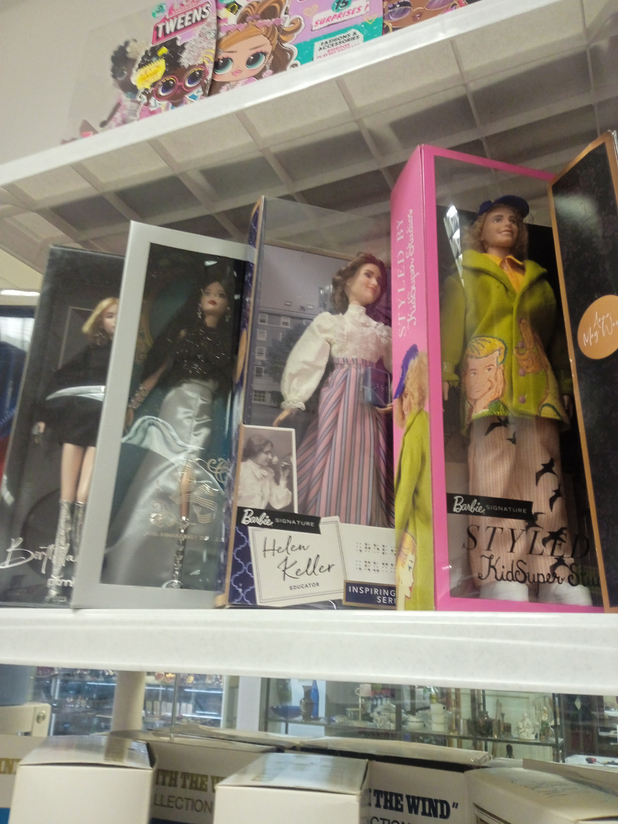 Магазин "Культовая кукла". Фото автора.