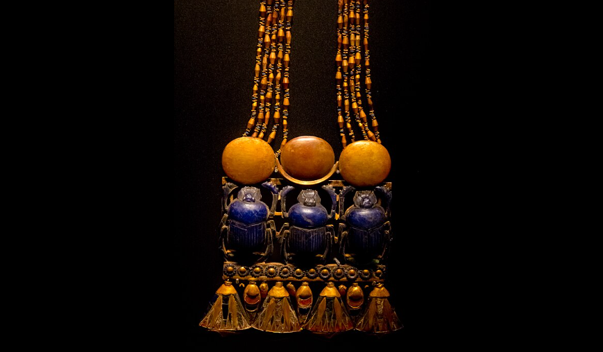 Ожерелье с тремя скарабеями фараона Тутанхамона