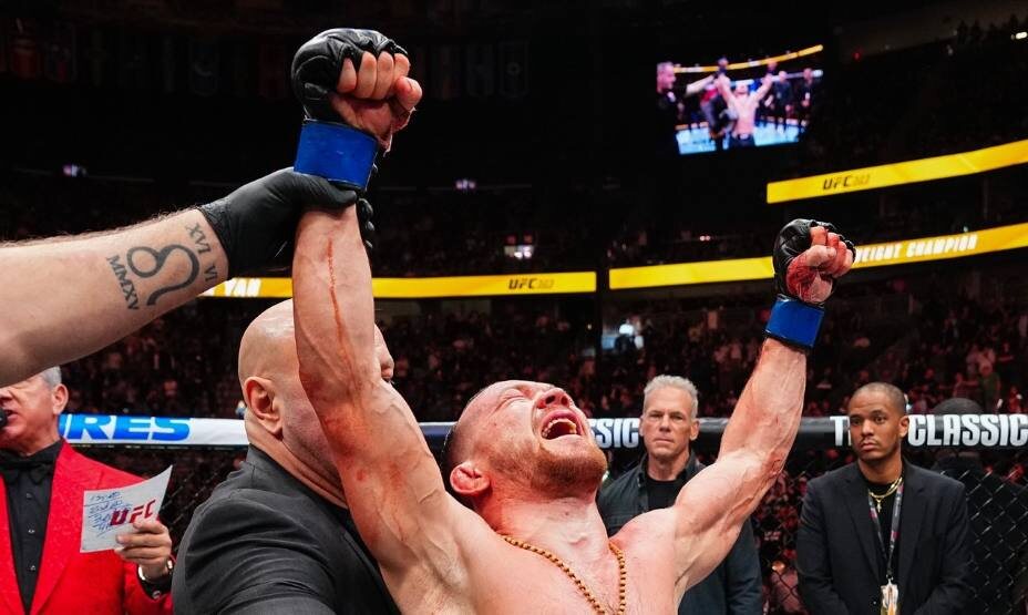   Петр Ян вернул себе чемпионский пояс UFC. Фото: Соцсети Петра Яна