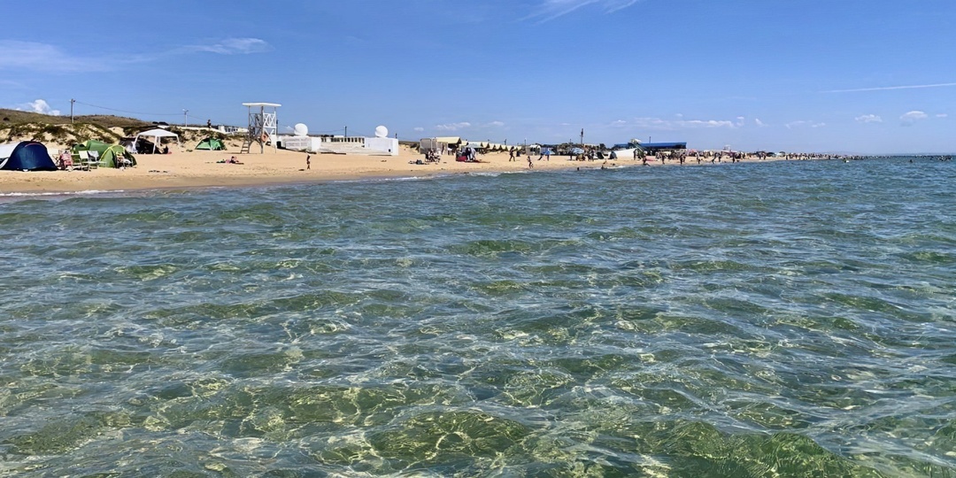 Станица Благовещенская и побережье. Песчаная береговая линия Чёрного моря недалеко от Анапы.