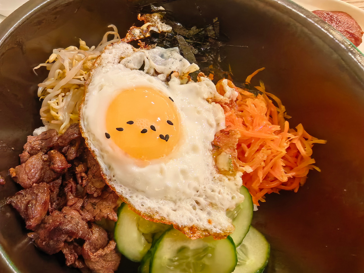 Москва, ресторан "Пхеньян", Пибимпап. Вообще не среднее обеденное блюдо