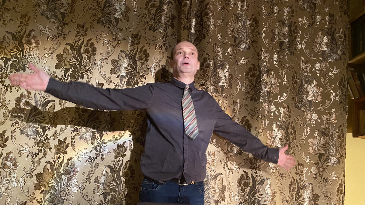 Актёр Александр Баринов в спектакле "Радуга-дуга"