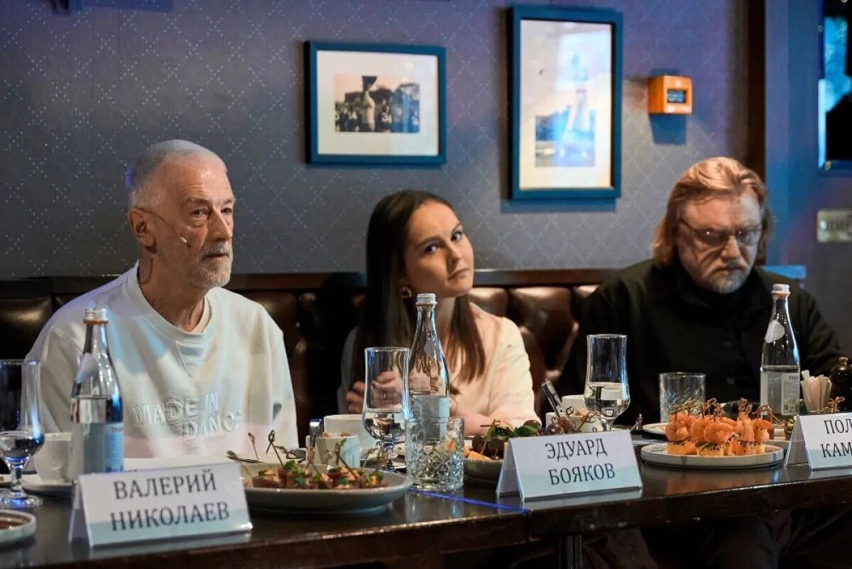    Идею перенести роман на язык театра режиссер Эдуард Бояков вынашивал с 2018 года.