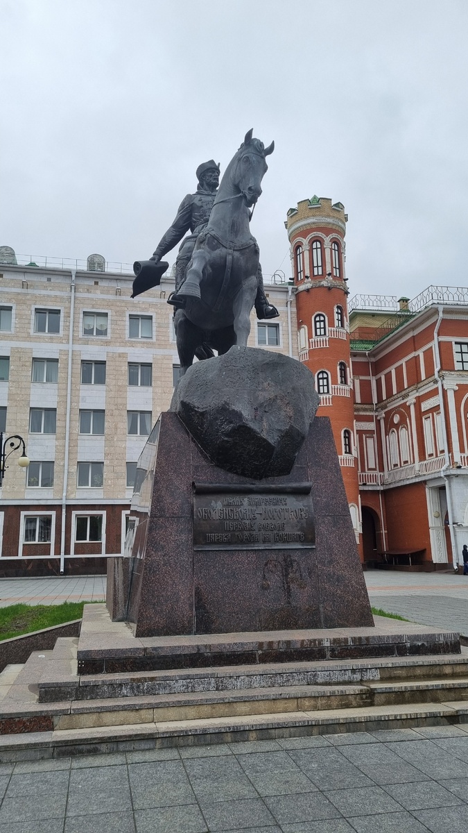 Памятник Ивану Оболенскому-Ноготкову