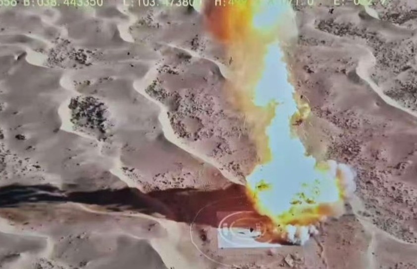 В яблочко... ну почти. Не совсем удачное приземление первой ступени ракеты "Чжуцюэ-3"