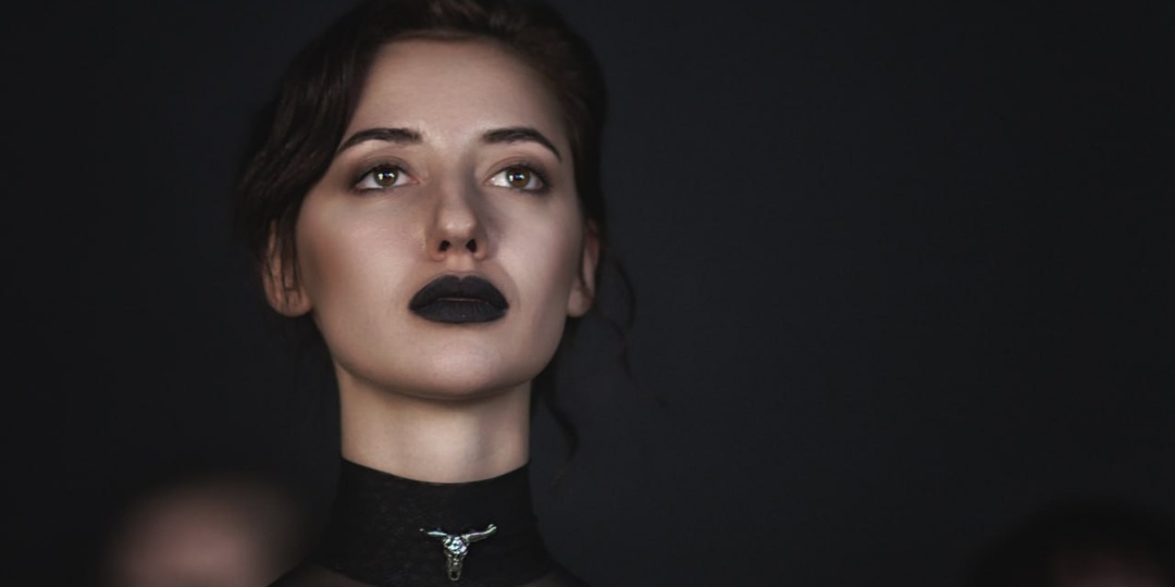 Черная помада – больше, чем акцент