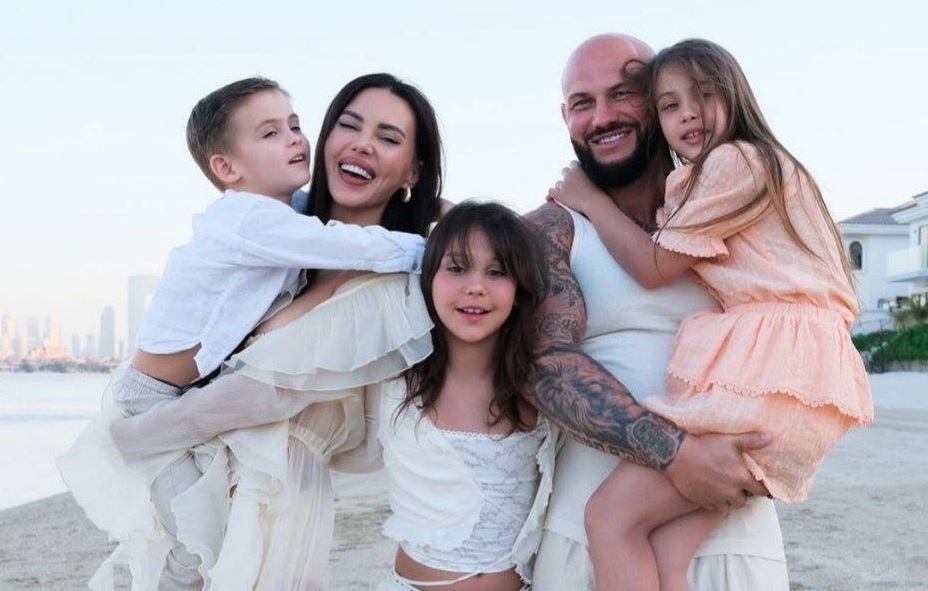 Оксана Самойлова, Джиган и их дети/ Личная страница Оксаны Самойловой в социальной сети