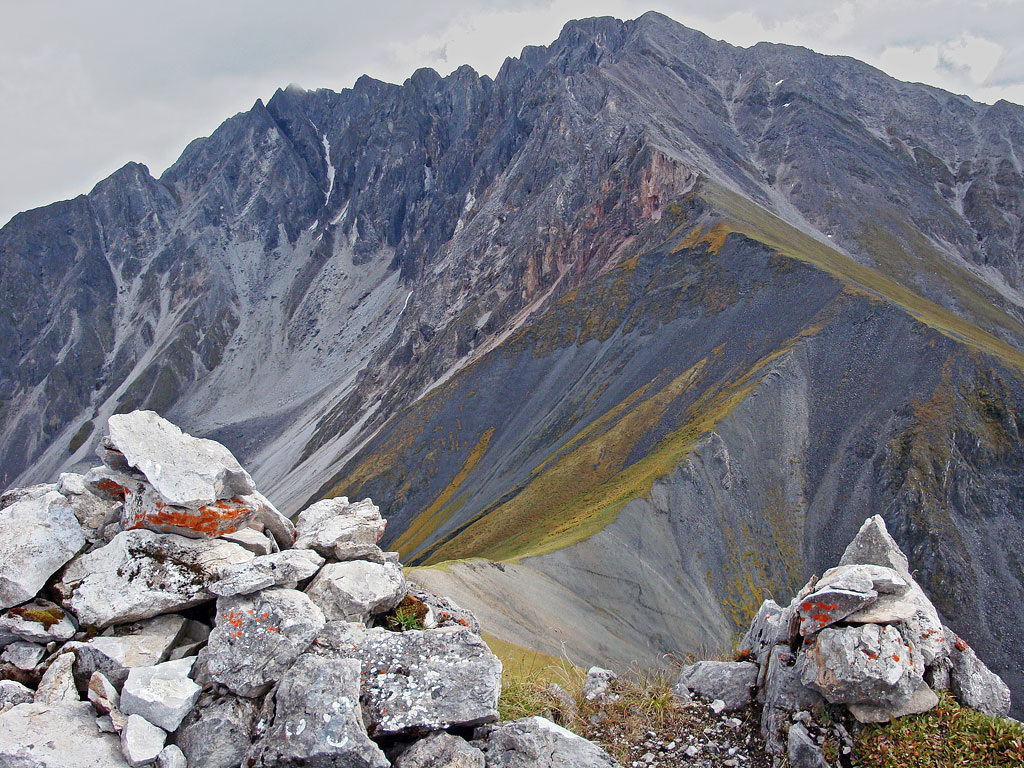 На фото перевал и пик Перельмана. Источник фото /nature.baikal.ru