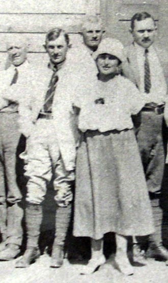 Анатолий, Георгий Трофимович и Мария (Татьяна?) среди сотрудников концессии Крупп. 1924 г.