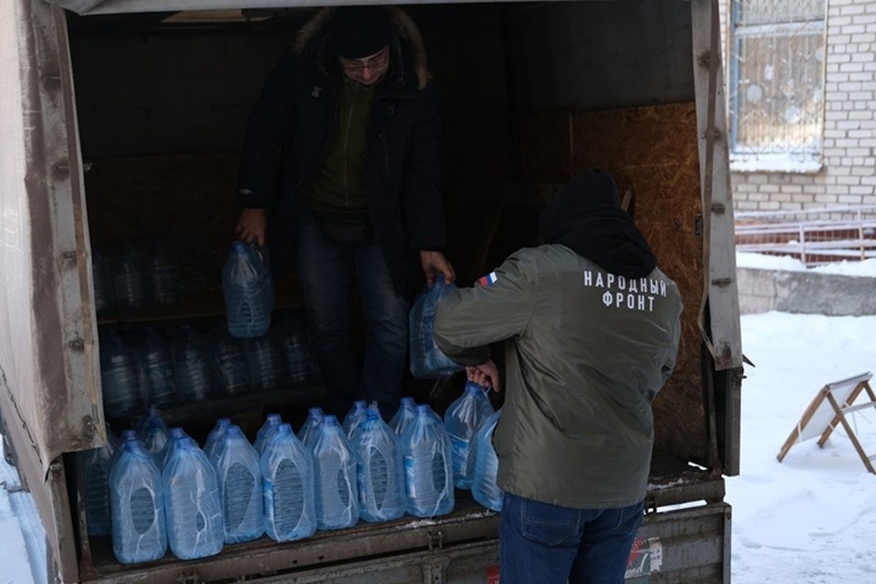    Народный фронт доставил четыре тонны питьевой воды в больницы Донецка. Фото: Народный фронт ДНР