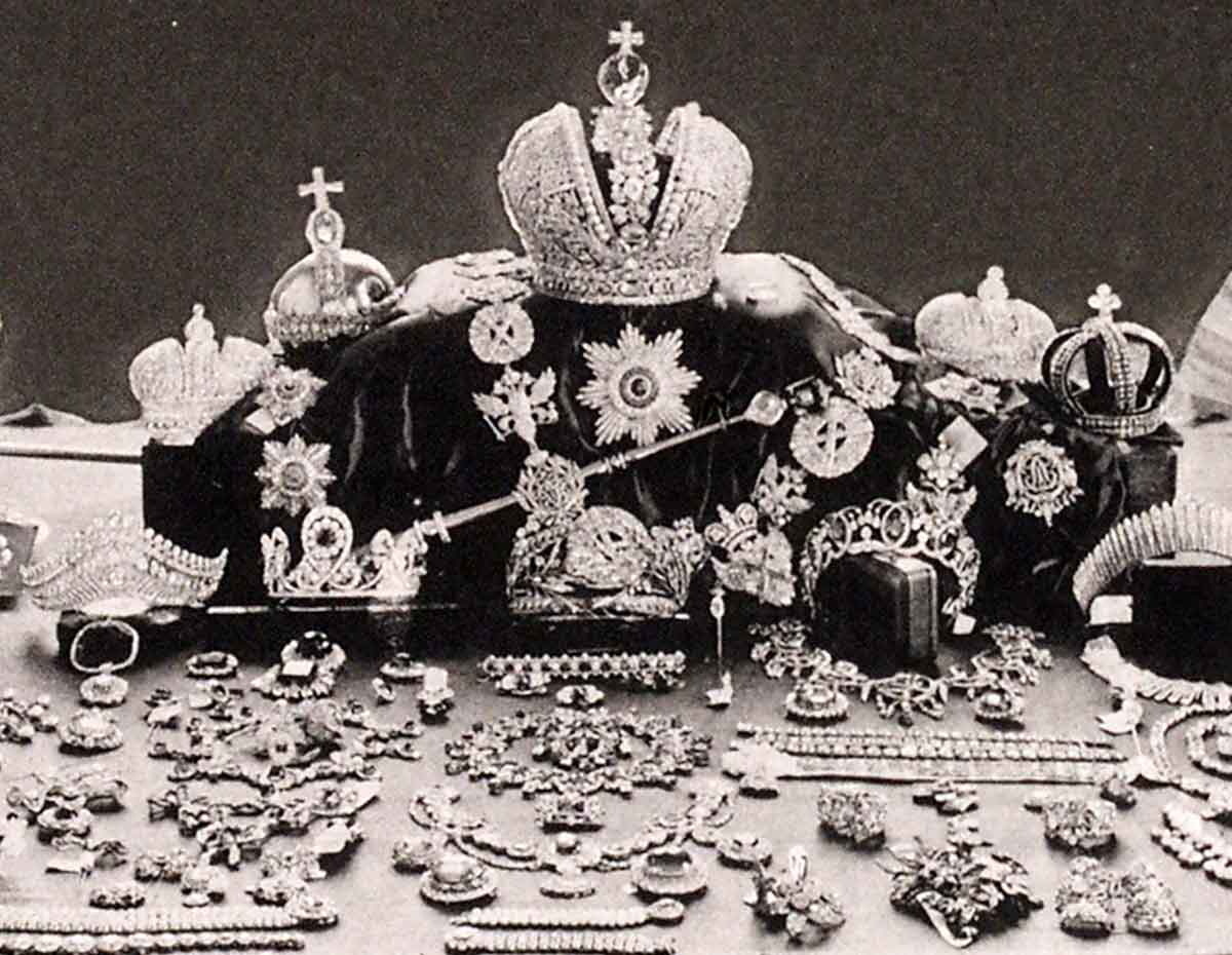 Императорские королевские драгоценности, сфотографированные для советского аукциона 1920-х годов. Источник: North Country Public Radio.