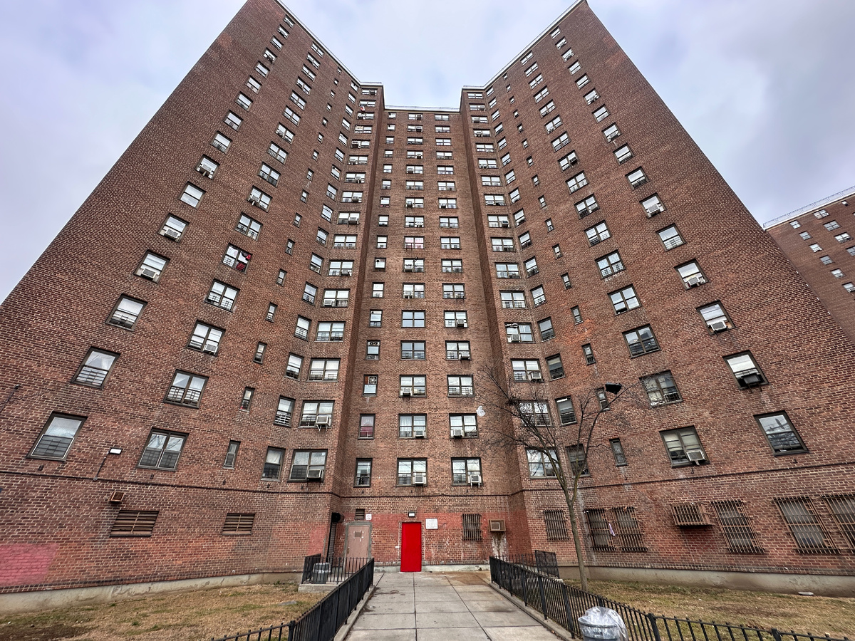 В этих зданиях, данной локации, в основном проживают малоимущие китайцы..