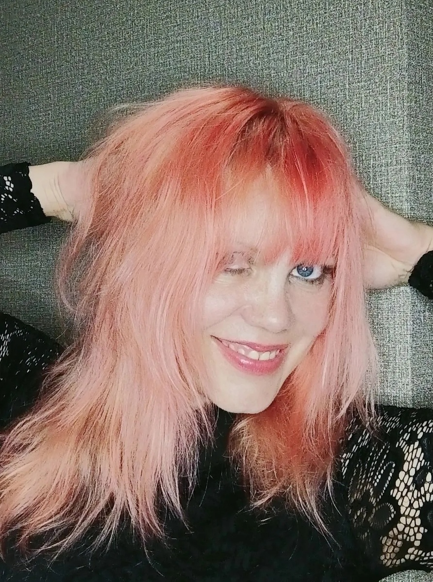 Здесь цвет смывается, превращаясь в коралловый. 4 года назад. 