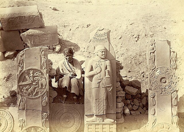 Индо-греческие раскопки в Бхархуте. Фото является общественным достоянием.