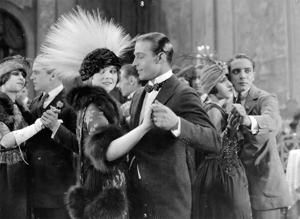 Источник: Кадр из фильма «Четыре всадника Апокалипсиса» (The Four Horsemen of the Apocalypse, 1921, реж. Рекс Ингрэм), Paramount Pictures. 