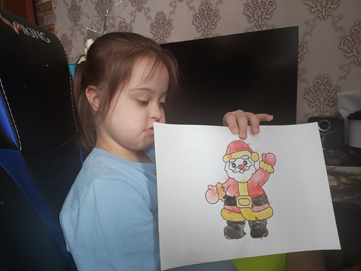 Саша на уроке рисования 