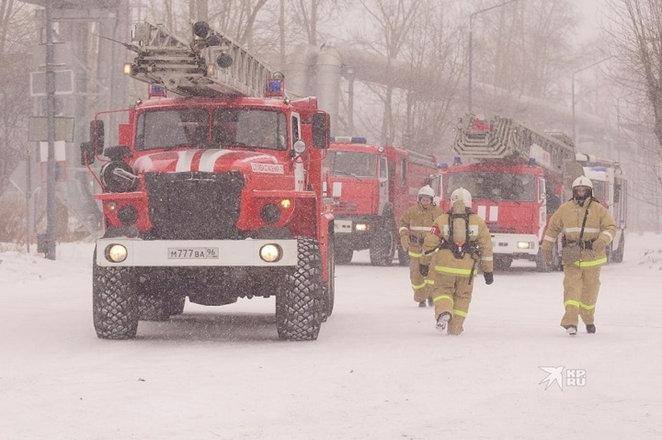    Огонь охватил 120 квадратных метров Алексей БУЛАТОВ