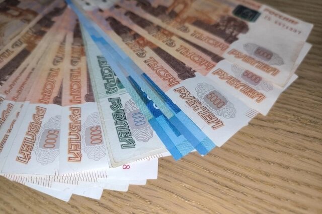    Деньги передавались наличными или переводились на личные банковские карты Фото: АиФ