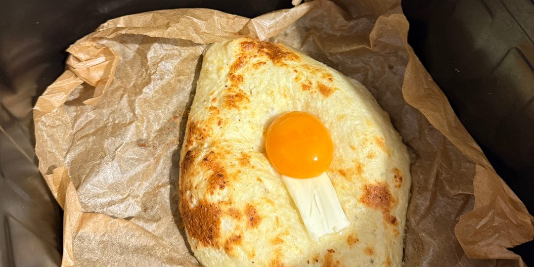 Хачапури-лодочка «по-домашнему» из творога: быстрый завтрак, который выручает всегда