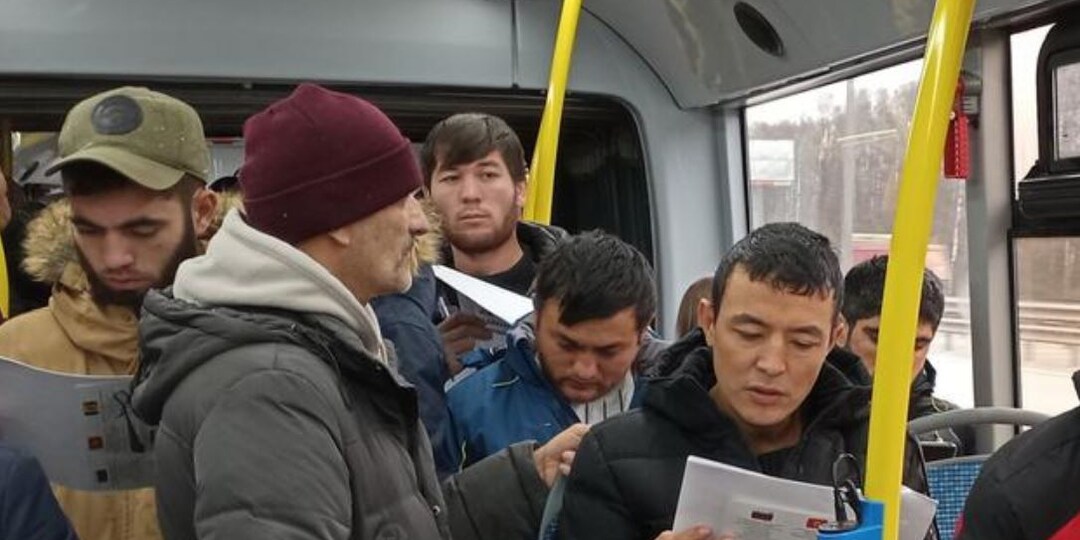 Наши граждане уже опасаются ездить с приезжими в автобусах, такси, электричках