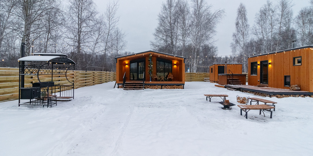 Глэмпинг в Тюмени: премиум-база отдыха с модульными домами, баней и чаном для незабываемого загородного релакса