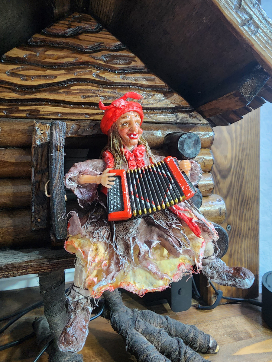 Яга в нашем доме может быть только такой. Со второй попытки она меня устроила. Первая Баба Яга нашла свой дом на елочке мамы... видимо, это у нас наследственное))