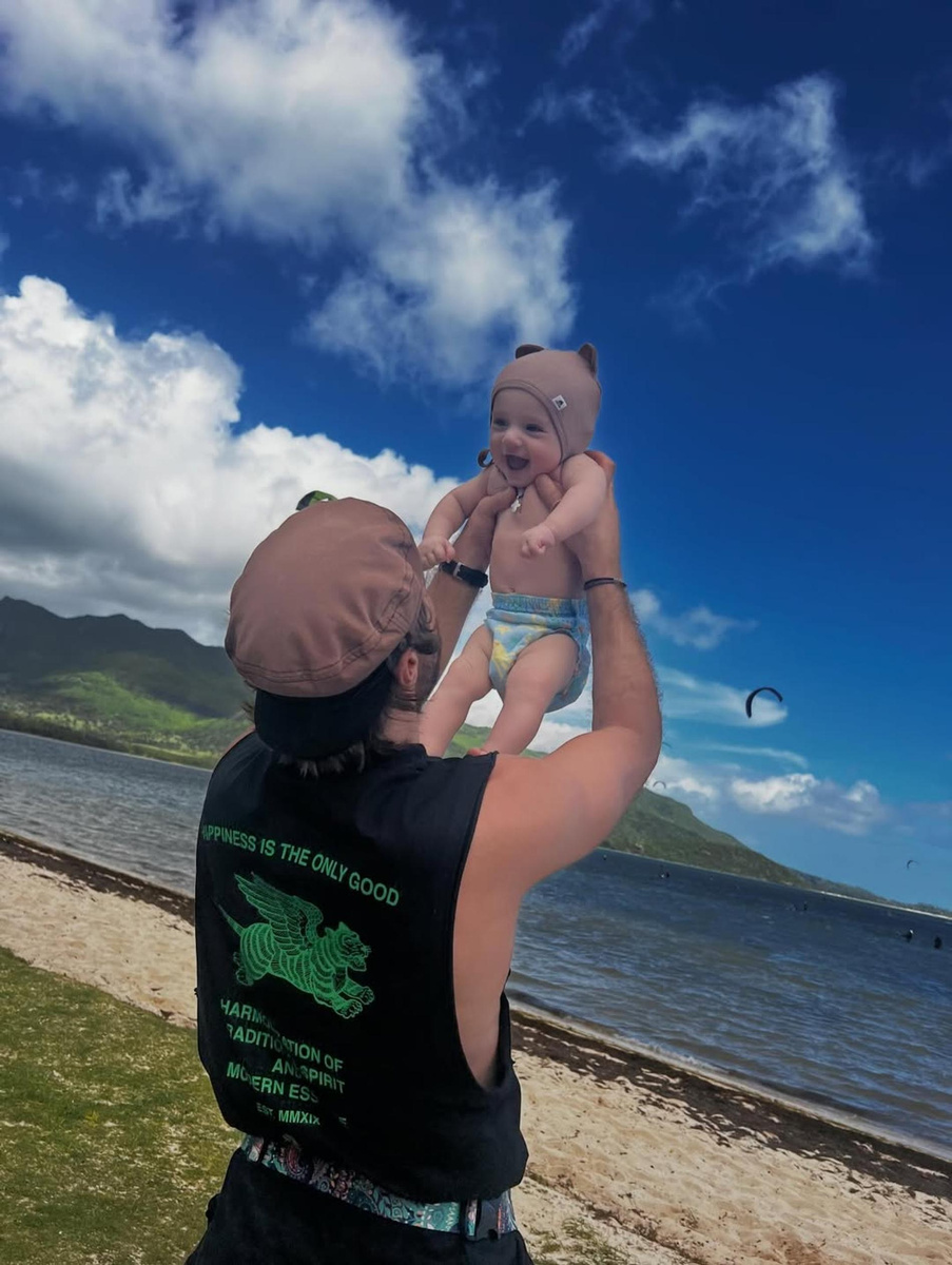    Илья Глинников с ребёнком. Фото: Инстаграм (запрещён в РФ) @glinnikov1st