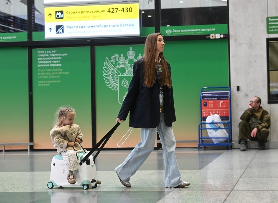    МВД: Выезд детей из РФ за границу стал возможен только по загранпаспорту Евгения ГУСЕВА