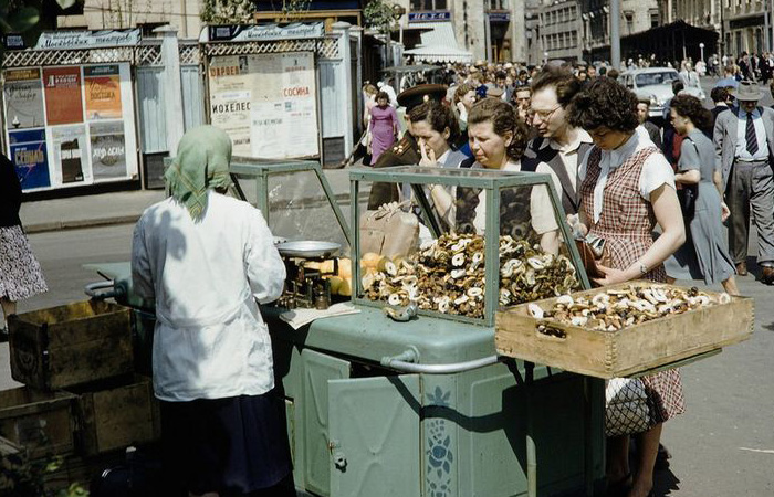 Киоски «Минутка» на каждом шагу: что ели на улицах СССР за сущие копейки