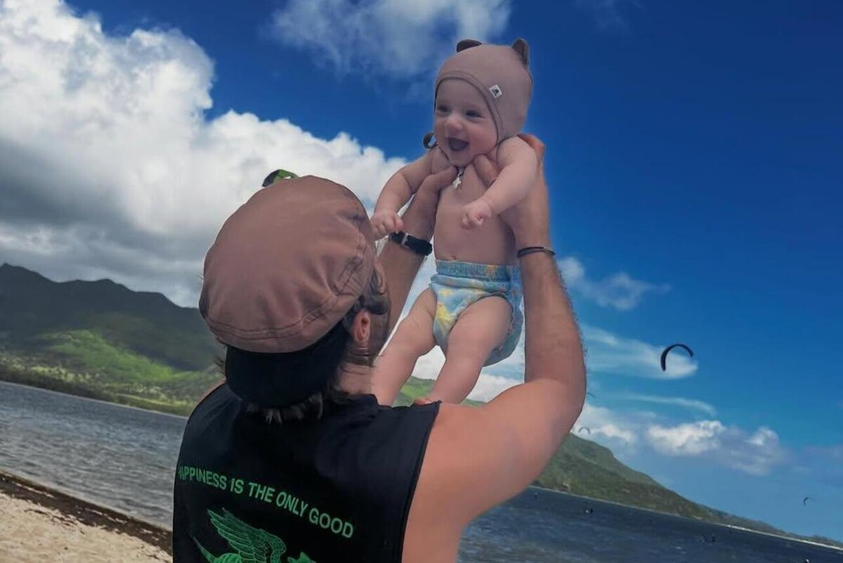    Илья Глинников с ребенком Социальные сети