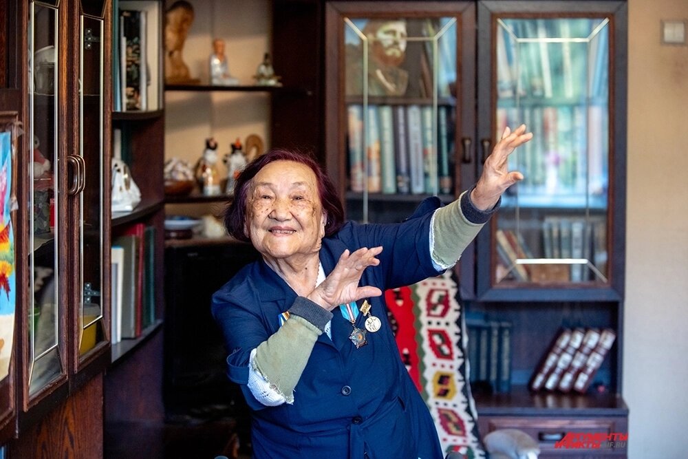    Ишпуль Кавкуловна считает: для того чтобы отогнать старость, человеку нужны прежде всего бойцовский характер, оптимизм, а также любовь и интерес к жизни. Фото: АиФ/ Юлия Федотова