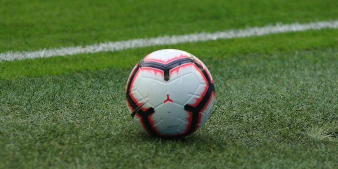 В Уэльсе игрока могут арестовать за удар локтем в лицо соперника во время матча