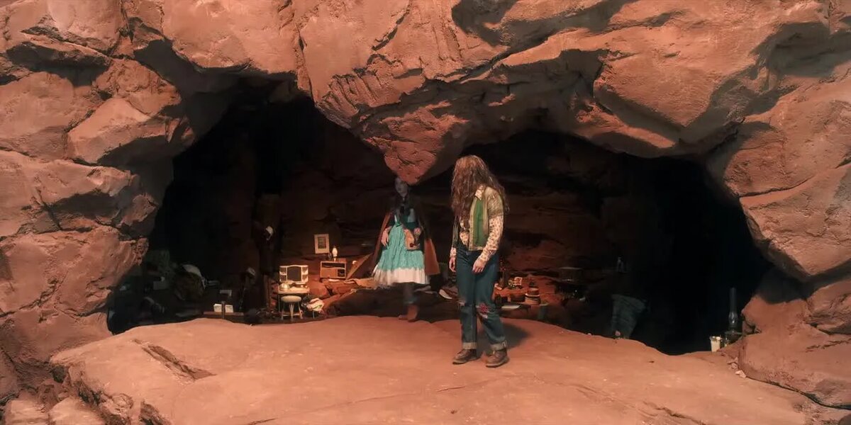 Крышка от подзорный трубы совпадает с выходом из пещеры