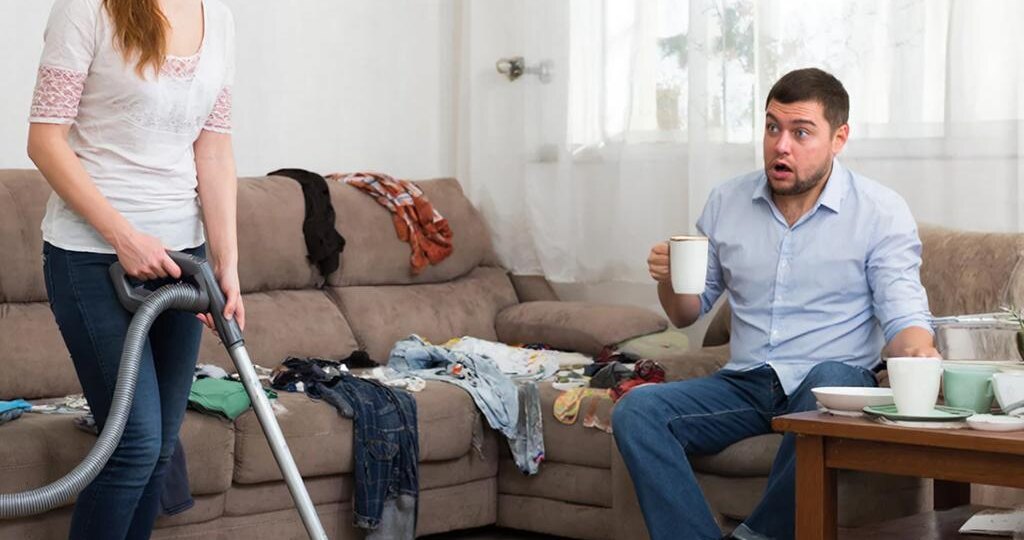 Носки на полу - любовь под угрозой? Как порядок влияет на отношения