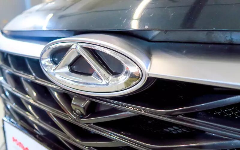 Хром внешней отделки выдающейся стойкостью не отличается – благо, его почти нет.Chery Arrizo 8 2020 неисправности
📷
