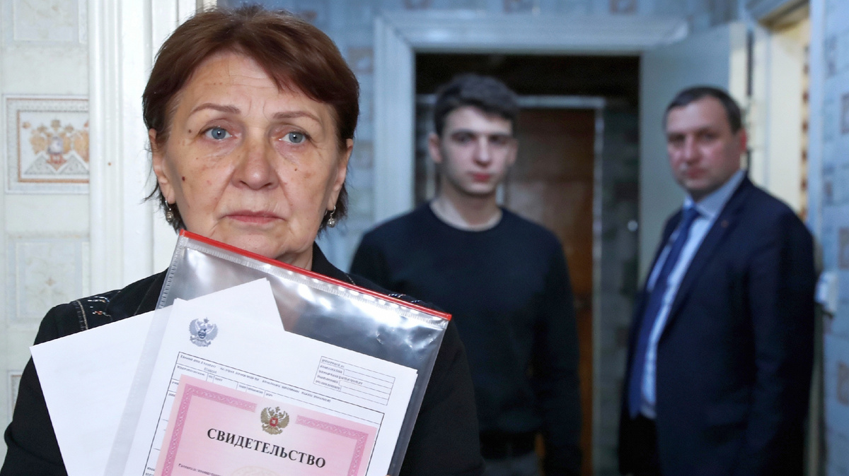 Риелтор ходил по спальне, а зять уже сносил стены словами