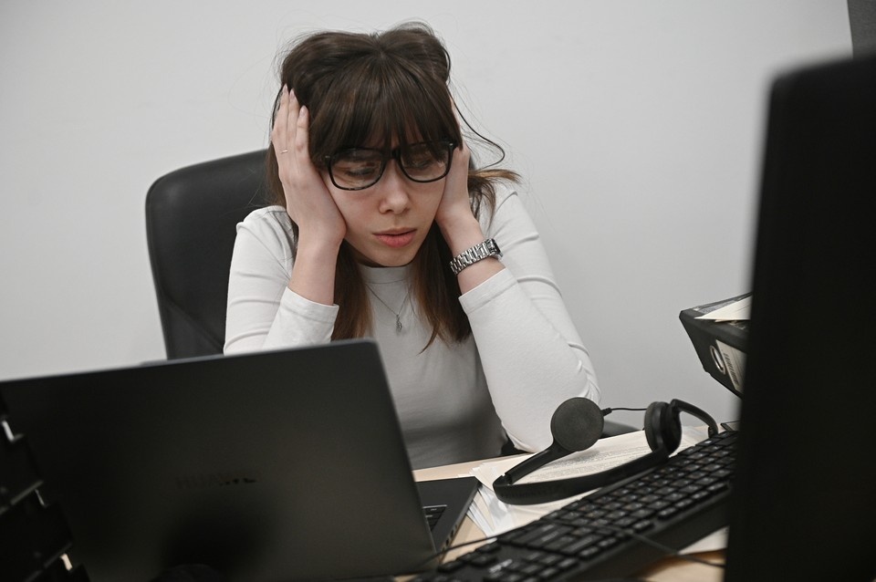    В тех отраслях, где дефицита сотрудников нет и где уже в прошлом году сокращали персонал, роста зарплат ждать не приходится. Алексей БУЛАТОВ