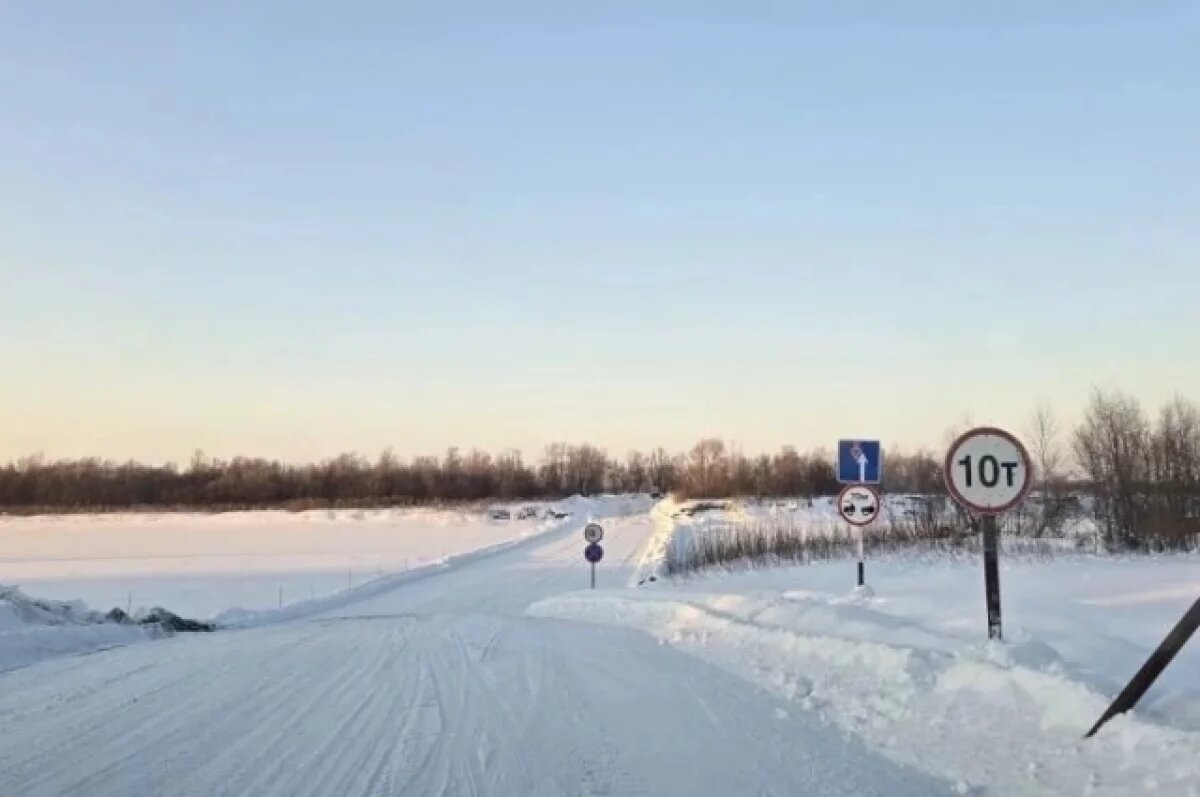   На ледовой переправе через Иртыш разрешили проезд машин до 10 тонн