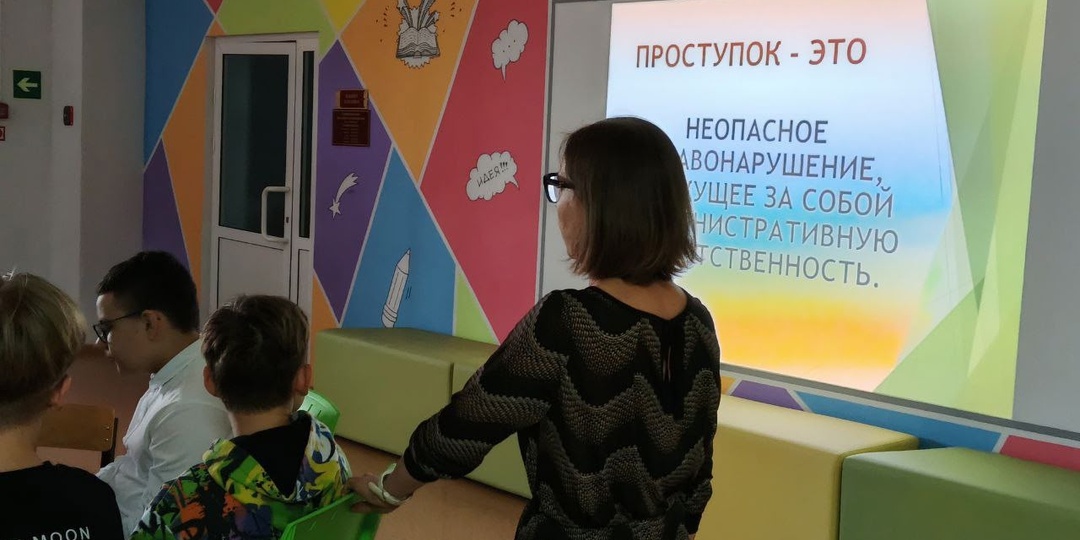 19 января в 7 и 8 классах прошёл классный час на тему "Проступок, преступление, правонарушение".