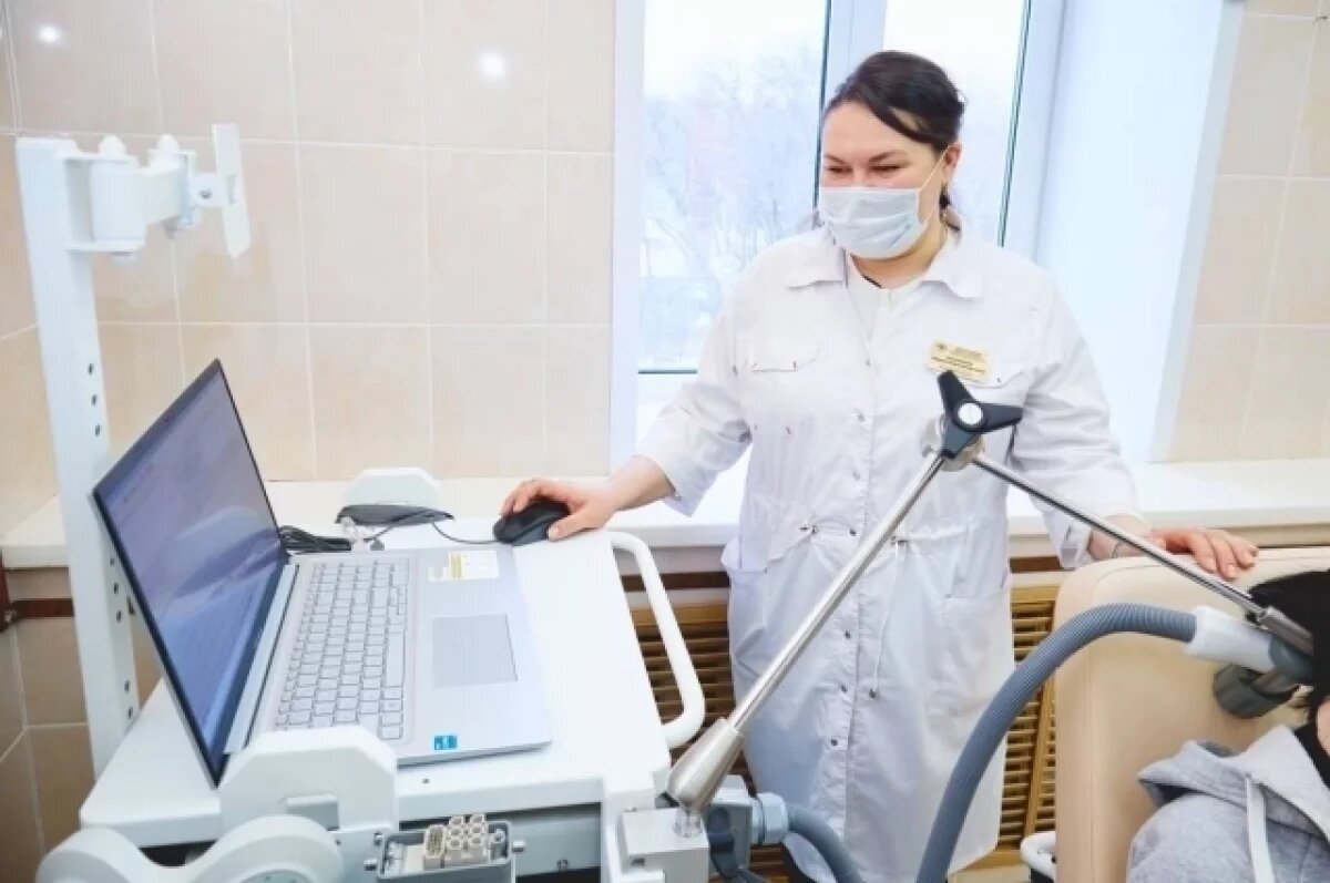    В Тольятти переехали 15 врачей из других регионов в 2025 году