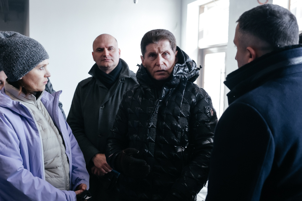 Олег Кожемяко провёл совещание по дальнейшему развитию горнолыжного курорта / Фото: Оксана Шишенко – правительство Приморского края