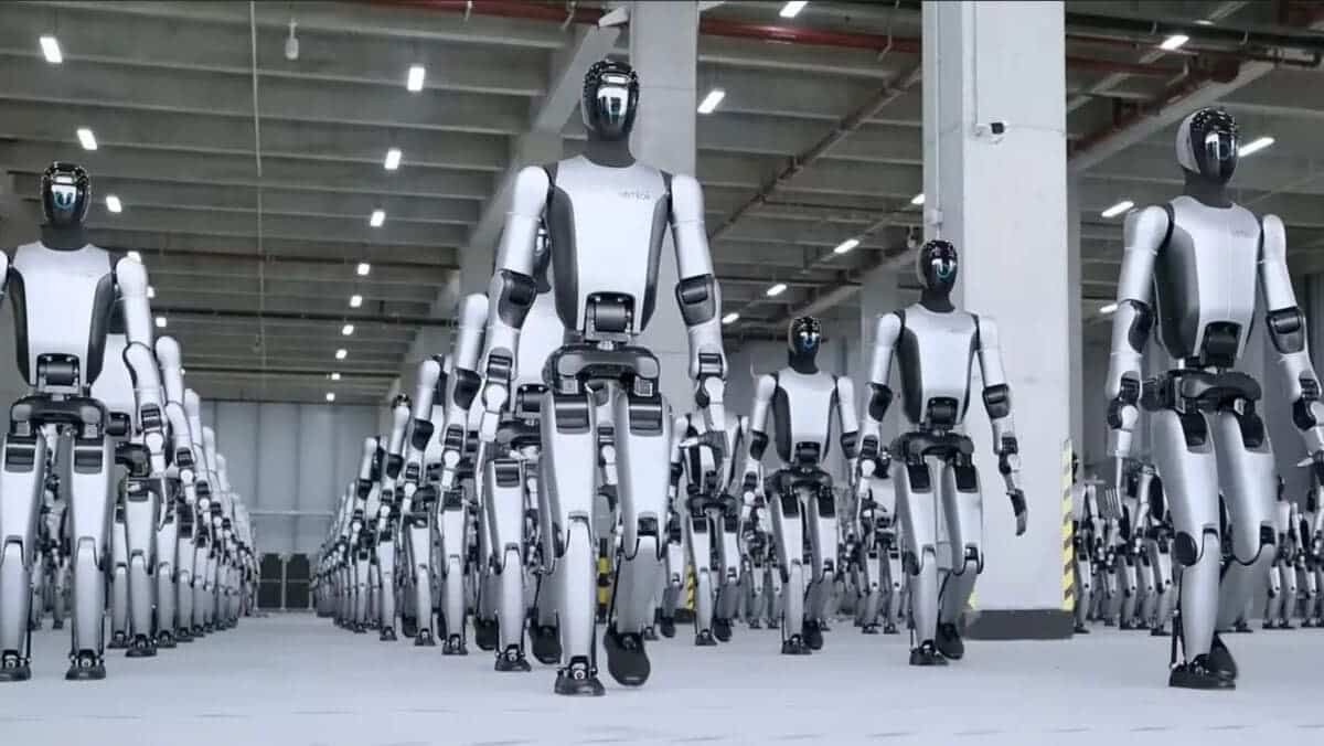    Роботы Walker S2 / © UBTech